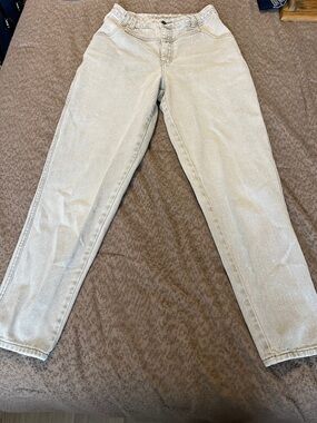High-Rise Straight Jeans in Cream
